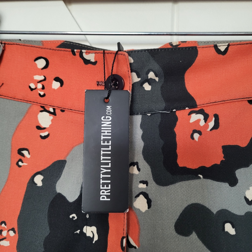 Size 8 Cargo Pants, Wide Leg, High Waist, Super Baggy, Orange and Black Camo - Picture 7 of 12
